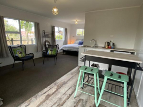 Relax Inn Beach Studio, Motueka